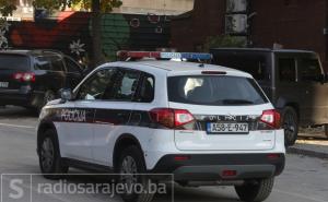 Velika akcija policije u Sarajevu: Traže se droga i oružje